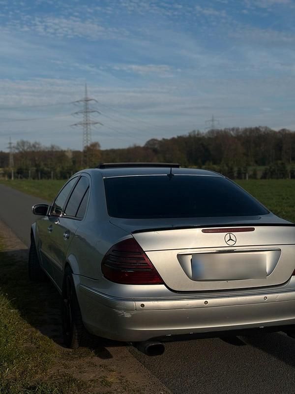 Gebraucht Mercedes E270 Elegance 177 PS (130 kW) 2002 Silber Limousine