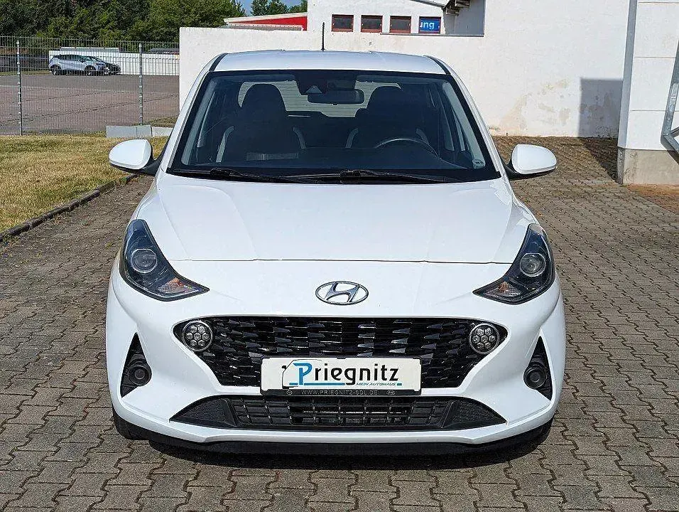 Gebraucht Hyundai i10 Edition 30 67 PS (49 kW) 2021 Weiß Kleinwagen
