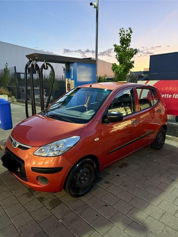 Rot Gebraucht 2010 Hyundai i10 Style Kleinwagen | 5.999 € (Etwas zu teuer) - Bild 1/4