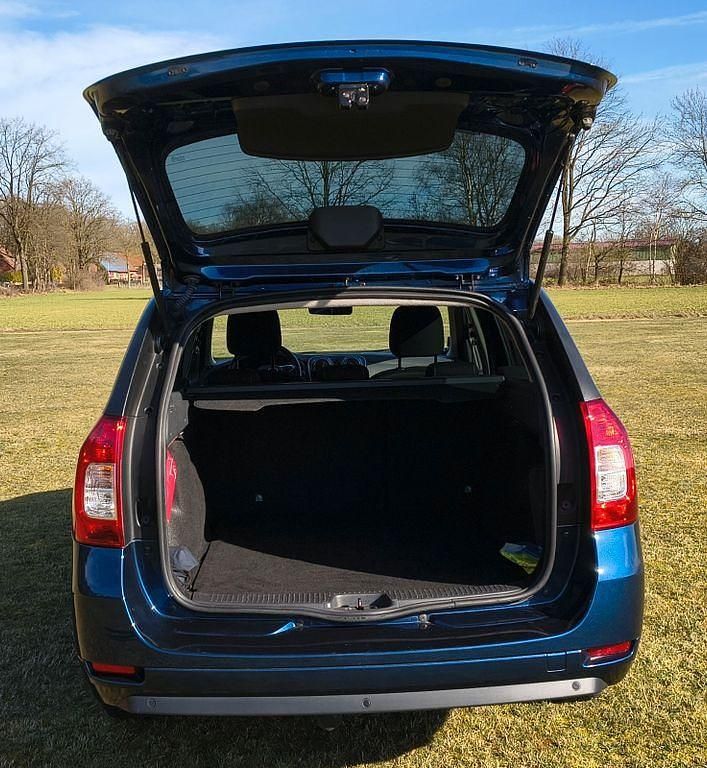 Gebraucht Dacia Logan MCV Lauréate 90 PS (66 kW) 2018 Blau Limousine