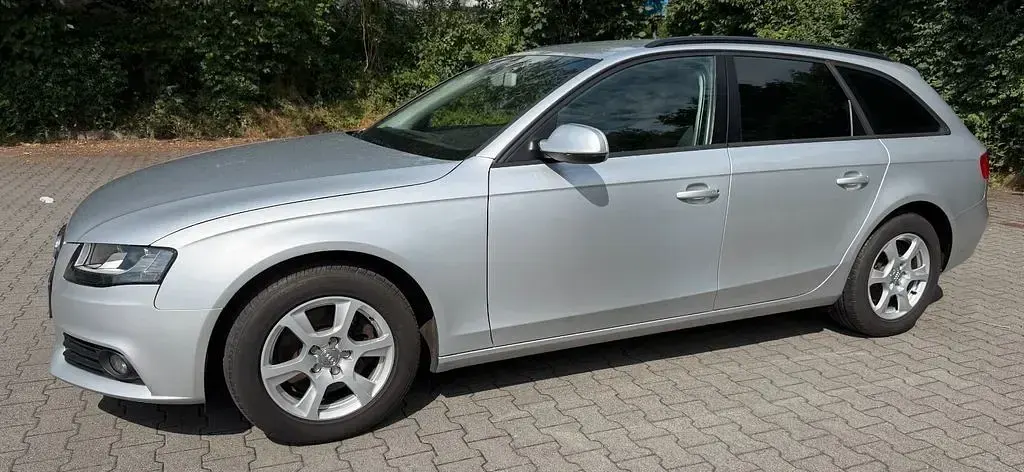 Gebraucht Audi A4 Attraction 160 PS (117 kW) 2011 Silber Kombi