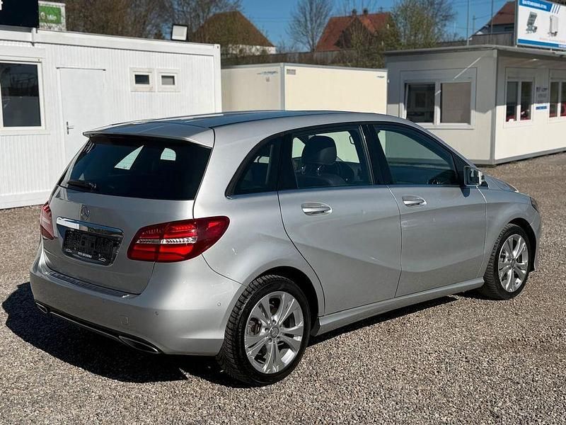 Gebraucht Mercedes B220 184 PS (135 kW) 2017 Silber Van / Kleinbus