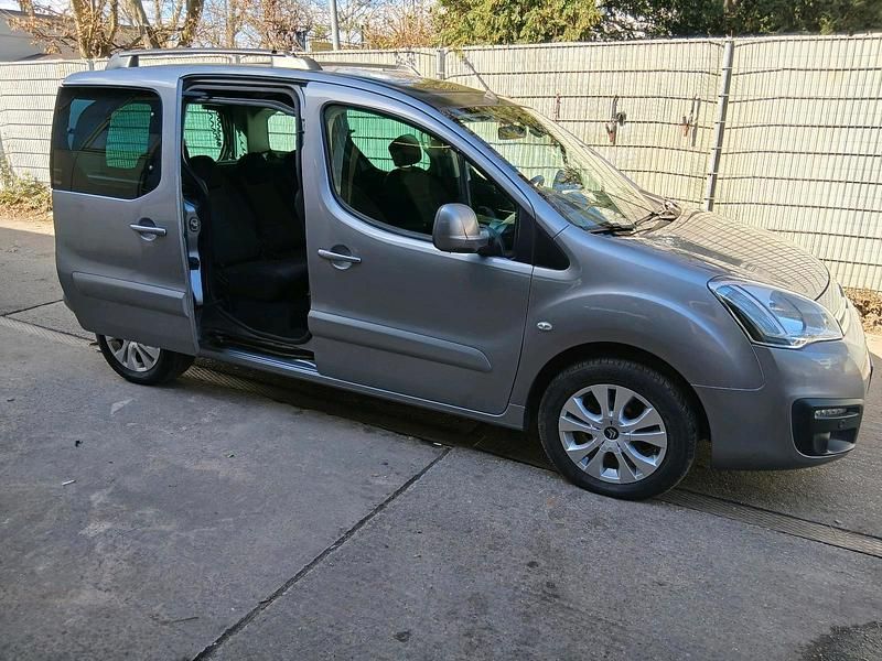 Gebraucht Citroën Berlingo 120 PS (88 kW) 2016 Silber Van / Kleinbus