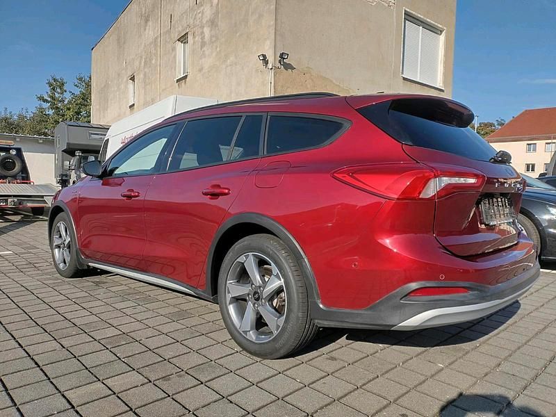 Gebraucht Ford Focus Active 125 PS (91 kW) 2019 Rot Kombi