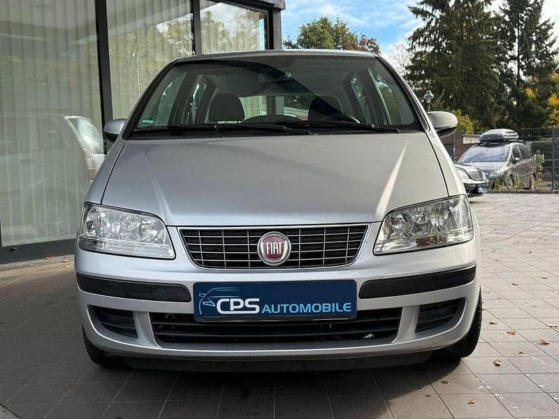 Gebraucht Fiat Idea 95 PS (69 kW) 2011 Silber Van / Kleinbus