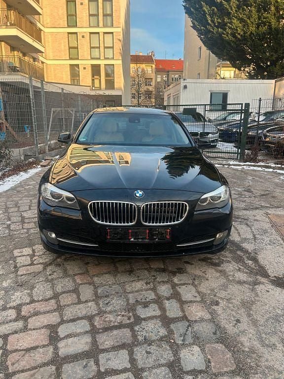 Gebraucht BMW 520 184 PS (135 kW) 2011 Schwarz Limousine