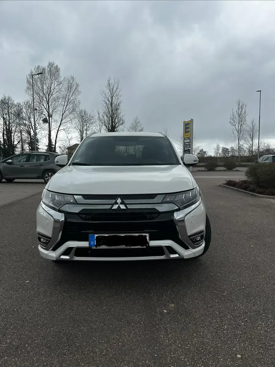 Gebraucht Mitsubishi Outlander P-HEV 224 PS (164 kW) 2018 Weiß Limousine