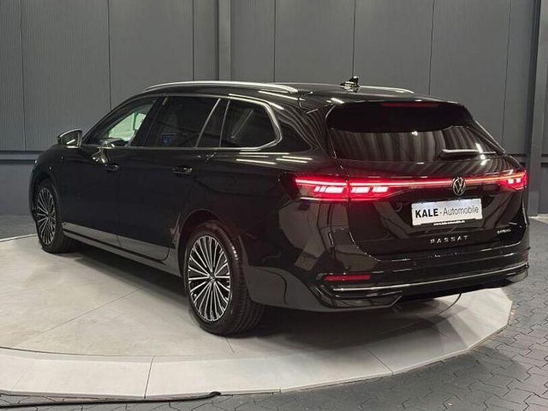 Gebraucht VW Passat Elegance 177 PS (130 kW) 2024 Grenadillschwarz metallic Kombi