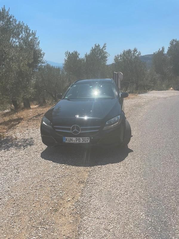 Schwarz Gebraucht 2018 Mercedes C200 Kombi | 8.400 € - Bild 1/4