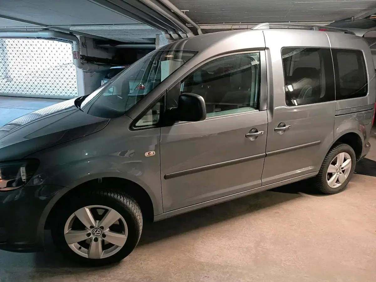 Gebraucht VW Caddy 140 PS (102 kW) 2012 Grau Van / Kleinbus