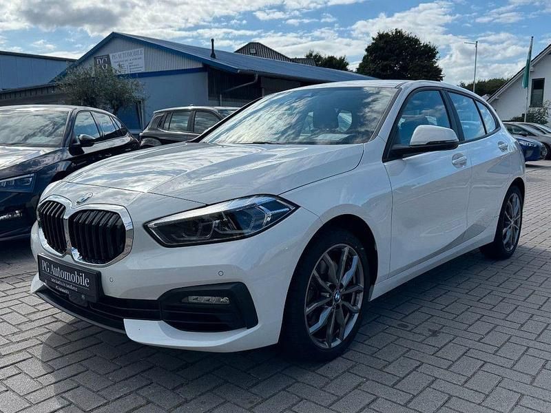 Weiß Gebraucht 2023 BMW 120 Advantage Kleinwagen | 24.990 € (Guter Preis) - Bild 1/4