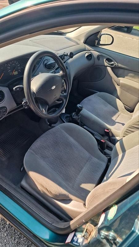 Gebraucht Ford Focus 116 PS (85 kW) 1999 Grün Kleinwagen