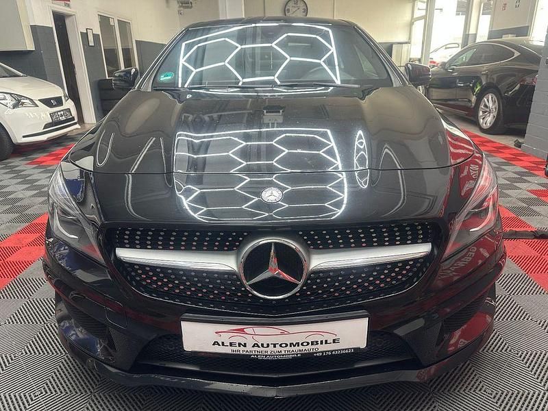 Schwarz Gebraucht 2015 Mercedes CLA180 AMG line Limousine | 14.490 € (Guter Preis) - Bild 1/4
