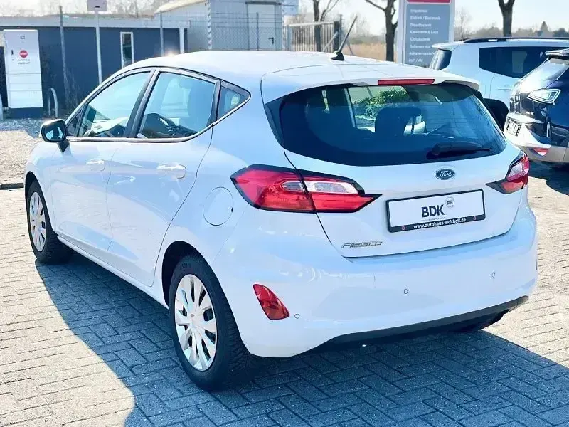 Gebraucht Ford Fiesta Cool & Connect 75 PS (55 kW) 2023 Frostweiß Kleinwagen