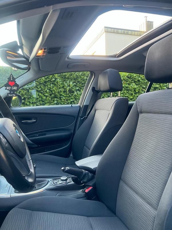 Gebraucht BMW 116 122 PS (89 kW) 2010 Schwarz Kleinwagen