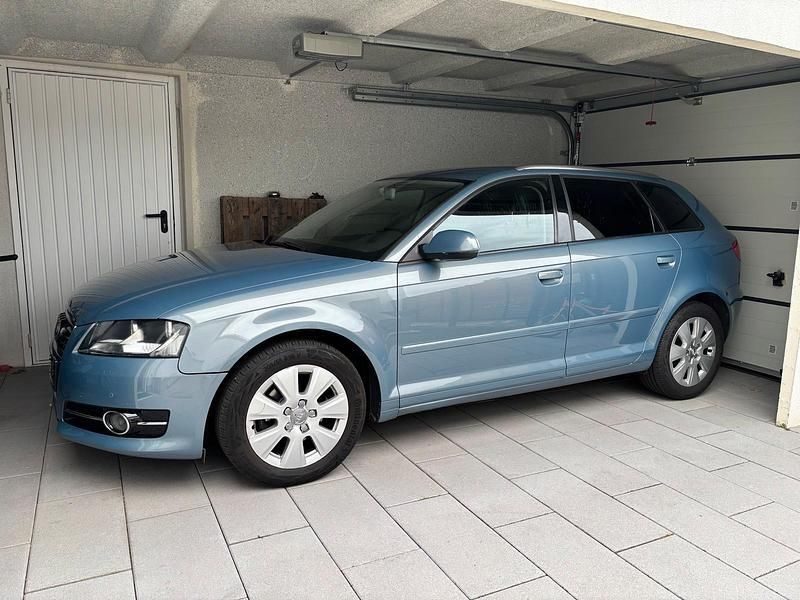 Blau Gebraucht 2011 Audi A3 Sportback Kombi | 4.300 € (Superpreis) - Bild 1/4
