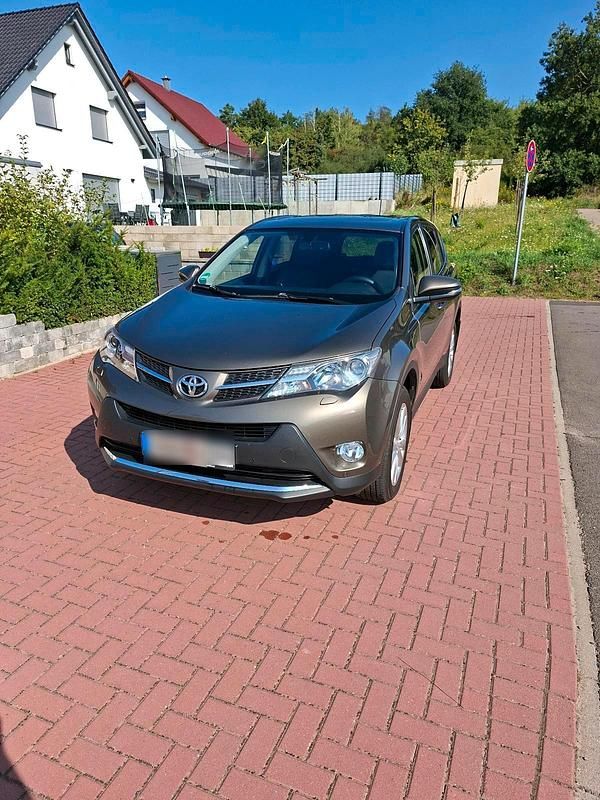Braun Gebraucht 2015 Toyota RAV4 SUV | 13.400 € (Fairer Preis) - Bild 1/4