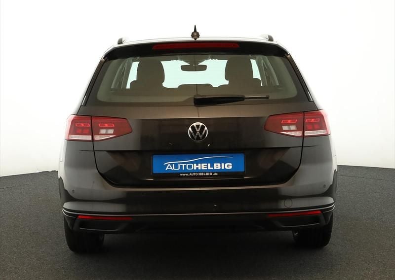 Gebraucht VW Passat Conceptline 122 PS (89 kW) 2023 Mangangrau metallic Kombi
