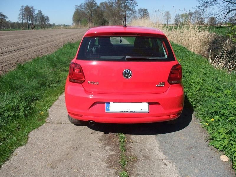 Gebraucht VW Polo Comfortline 90 PS (66 kW) 2015 Rot Limousine
