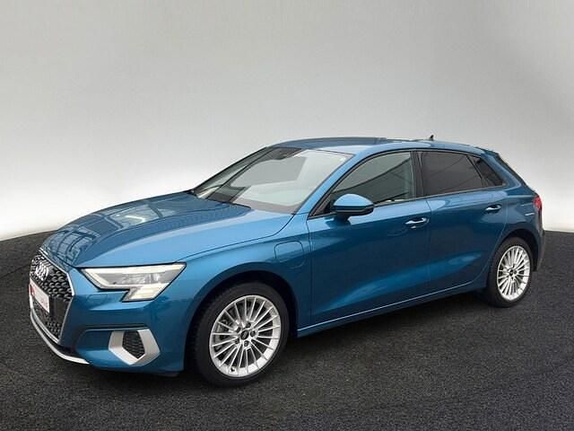 Gebraucht Audi A3 Sportback e-tron Advanced Plus 204 PS (150 kW) 2023 Atollblau metallic Kleinwagen