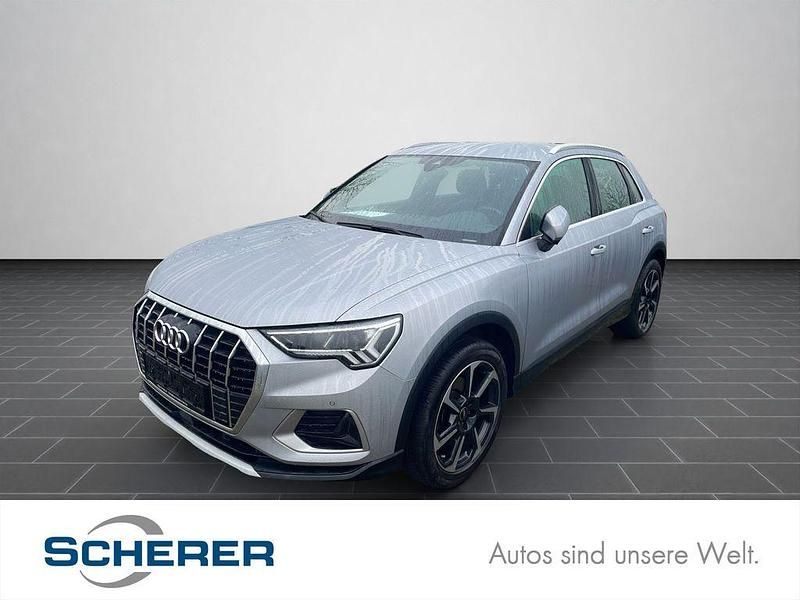 Florettsilber metallic (metallic) Gebraucht 2022 Audi Q3 Ambiente SUV | 28.900 € (Superpreis) - Bild 1/4