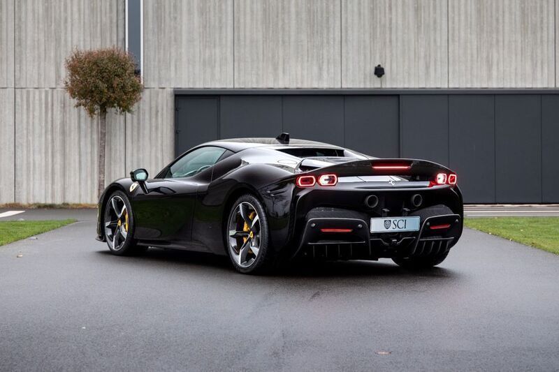 Gebraucht Ferrari SF90 780 PS (573 kW) 2024 Schwarz