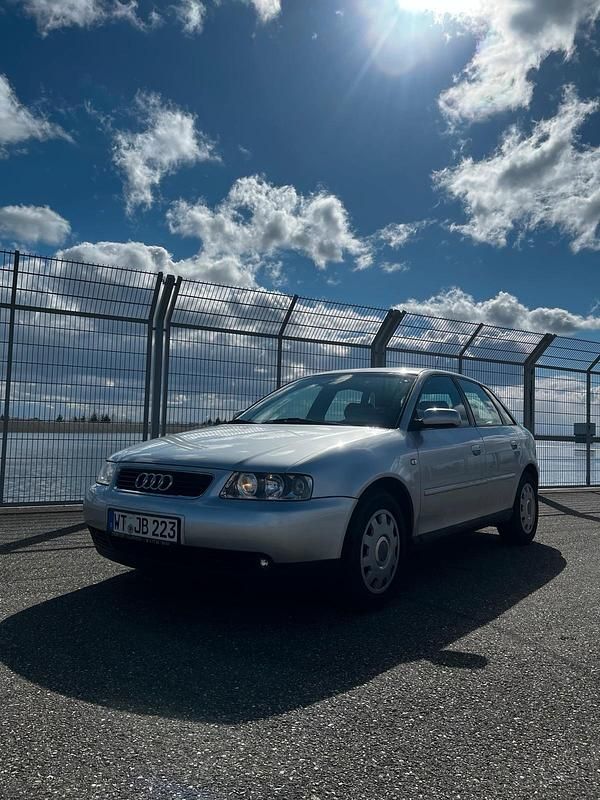 Silber Gebraucht 2001 Audi A3 Limousine | 2.900 € (Teuer) - Bild 1/4