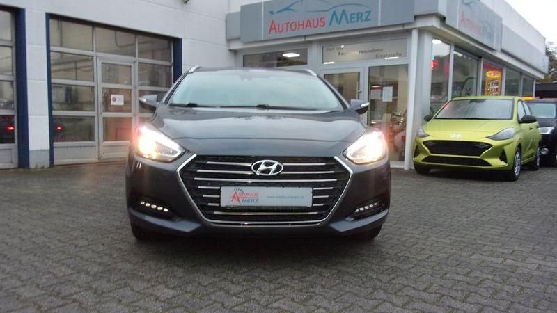 Gebraucht Hyundai i40 Style 165 PS (121 kW) 2017 Blau Kombi
