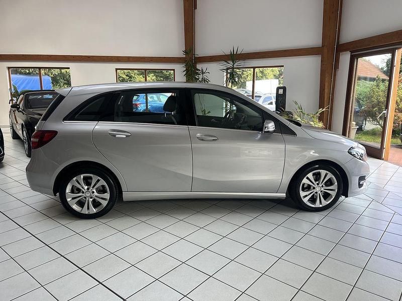 Gebraucht Mercedes B220 Urban 170 PS (125 kW) 2018 Silber Van / Kleinbus