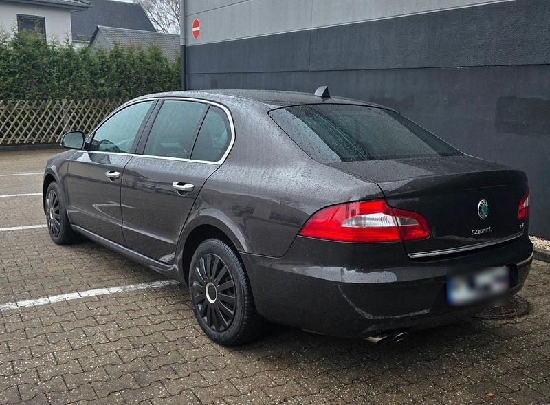 Gebraucht Skoda Superb Ambition 160 PS (117 kW) 2009 Braun Limousine