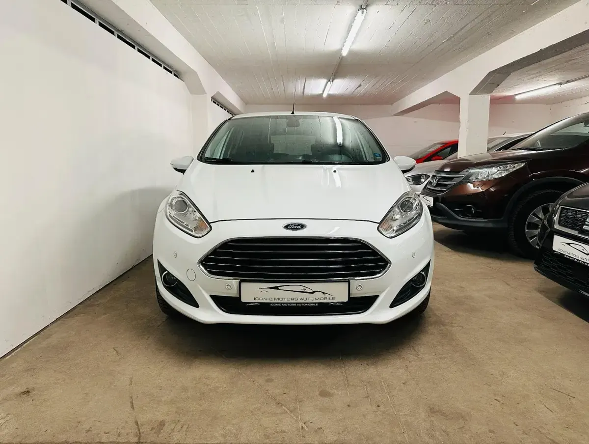 Gebraucht Ford Fiesta Titanium 95 PS (69 kW) 2014 Weiß Kleinwagen