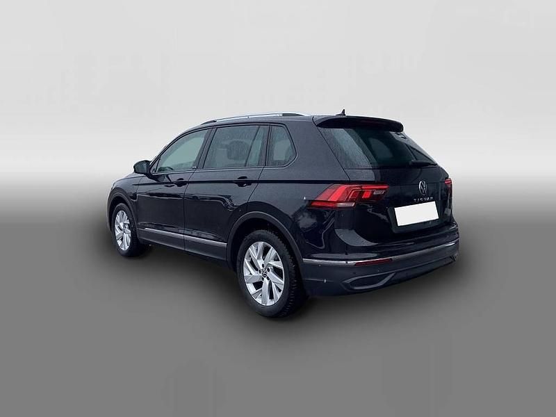 Gebraucht VW Tiguan Active 131 PS (96 kW) 2023 Schwarz SUV