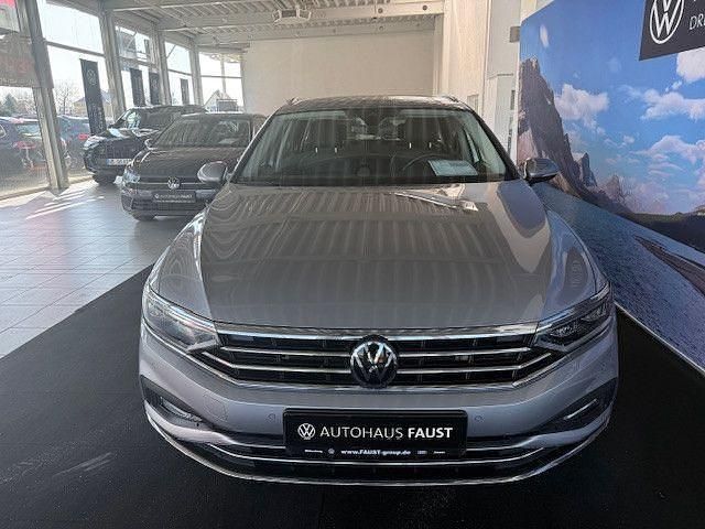 Gebraucht VW Passat Elegance 190 PS (139 kW) 2022 Silber metallic Kombi