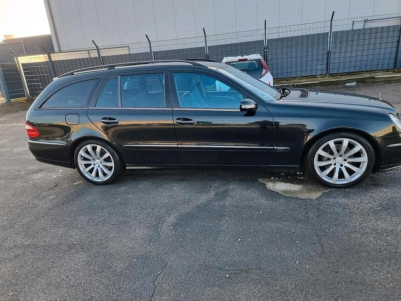 Gebraucht Mercedes E320 Avantgarde 224 PS (164 kW) 2005 Schwarz Kombi