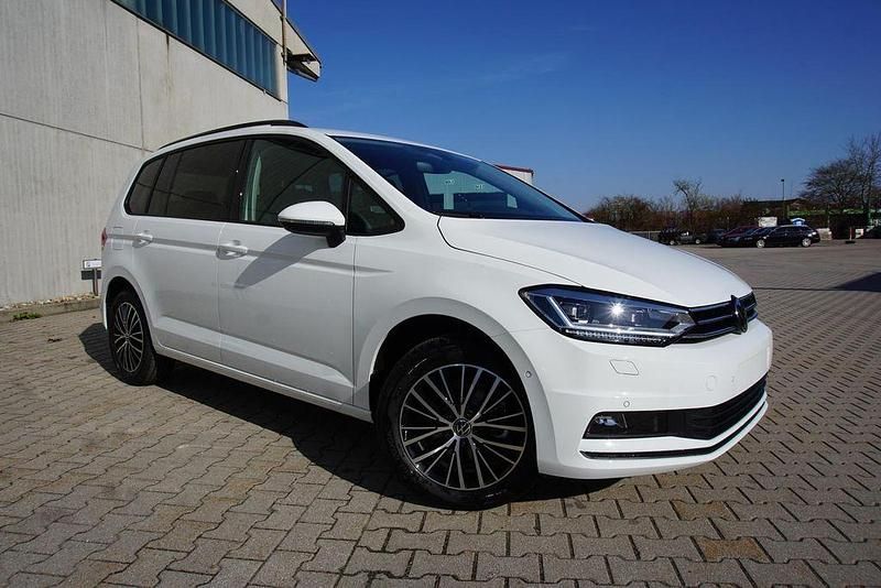 Neu VW Touran 150 PS (110 kW) 2026 Pure weiß Van / Kleinbus