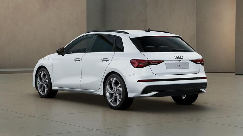 Neu Audi A3 Advanced Plus 150 PS (110 kW) 2025 Weiß Van / Kleinbus