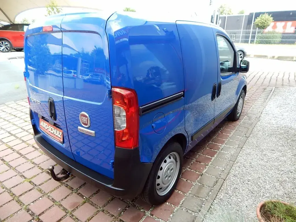 Gebraucht Fiat Fiorino Basis 77 PS (56 kW) 2017 Blau Van / Kleinbus