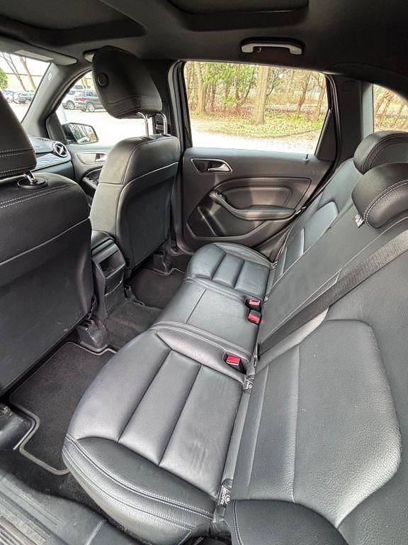 Gebraucht Mercedes B180 109 PS (80 kW) 2012 Schwarz Van / Kleinbus