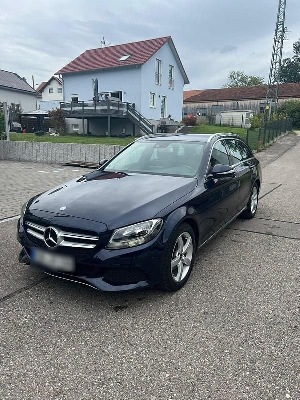 Blau Gebraucht 2014 Mercedes C180 Kombi | 15.850 € (Fairer Preis) - Bild 1/4