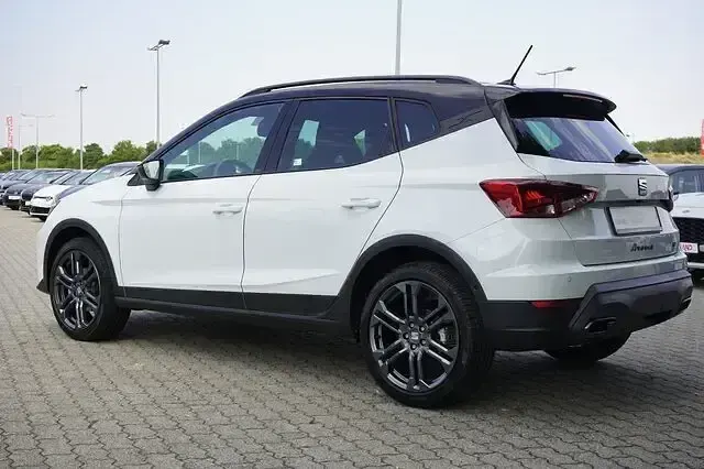 Neu Seat Arona FR 150 PS (110 kW) 2026 Weiß SUV
