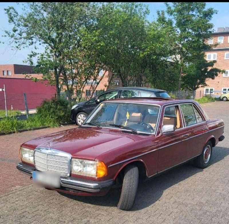 Gebraucht Mercedes 200 60 PS (44 kW) 1980 Rot Limousine