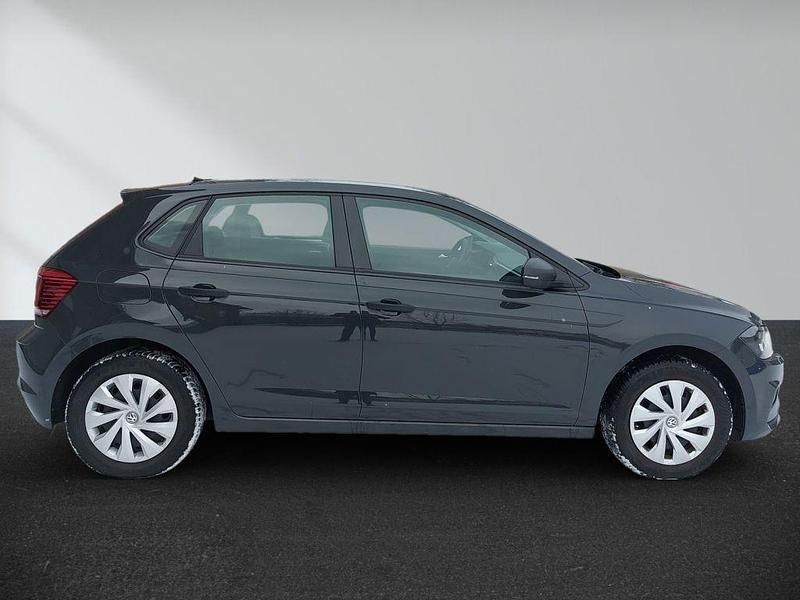 Gebraucht VW Polo Trendline 65 PS (47 kW) 2018 Urano gray Kleinwagen
