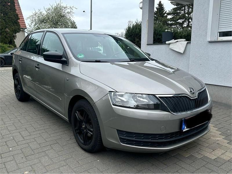 Usata Skoda Rapid Active 75 CV (55 kW) 2015 Oro Utilitaria