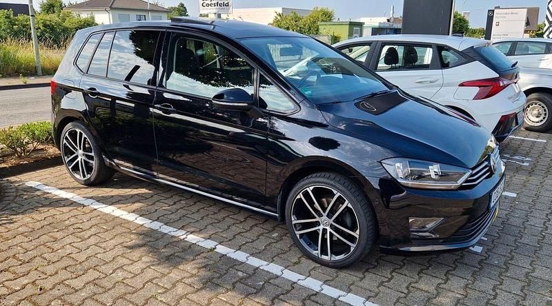 Schwarz Gebraucht 2015 VW Golf Sportsvan Van / Kleinbus | 8.999 € (Guter Preis) - Bild 1/4