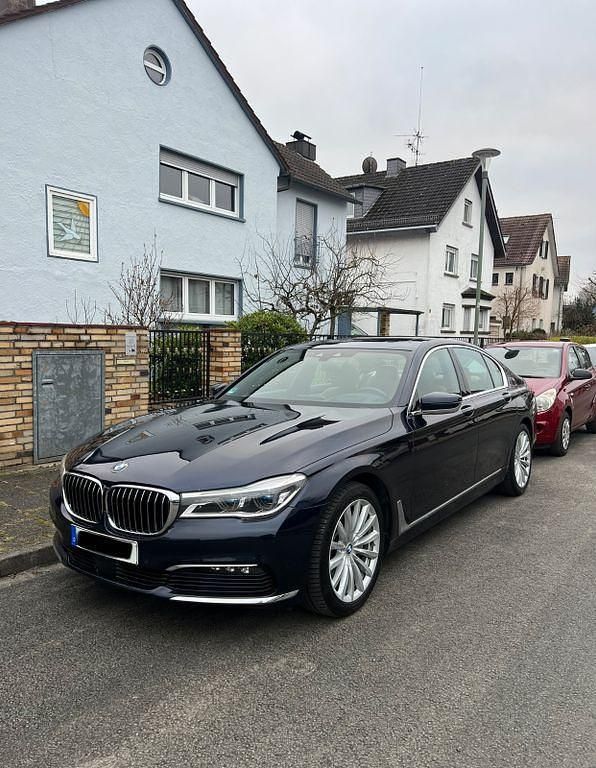 Blau Gebraucht 2017 BMW 740 Limousine | 21.499 € (Guter Preis) - Bild 1/4