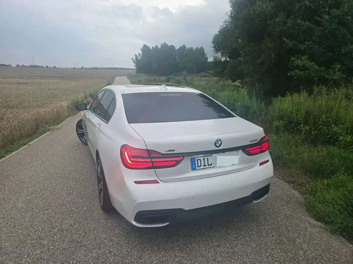 Gebraucht BMW 750L 449 PS (330 kW) 2018 Weiß Limousine