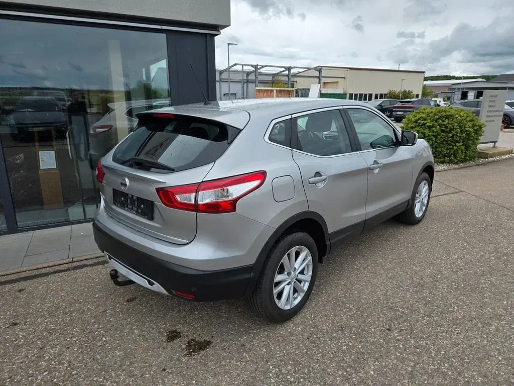Gebraucht Nissan Qashqai Acenta 131 PS (96 kW) 2016 Silber SUV