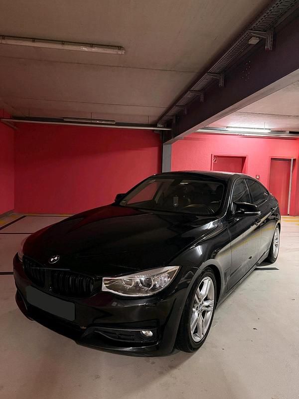 Schwarz Gebraucht 2017 BMW 318 Limousine | 12.150 € (Fairer Preis) - Bild 1/4