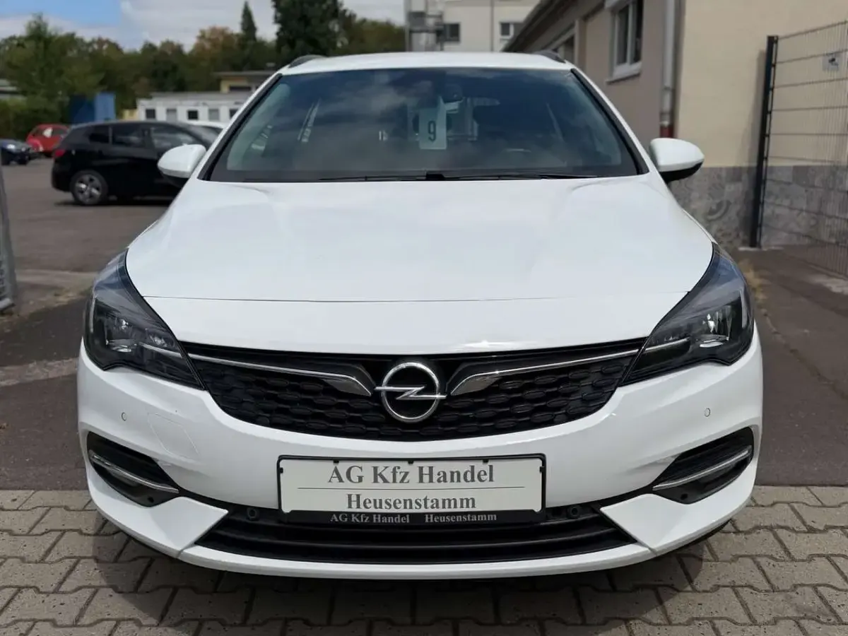 Gebraucht Opel Astra Basis 105 PS (77 kW) 2020 Weiß Kombi