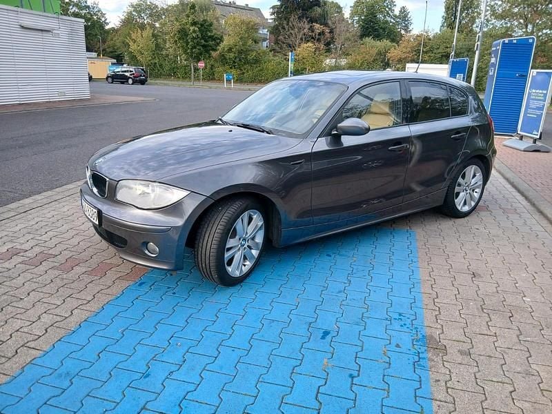 Grau Gebraucht 2006 BMW 118 Sport Line Kleinwagen | 2.500 € (Superpreis) - Bild 1/4